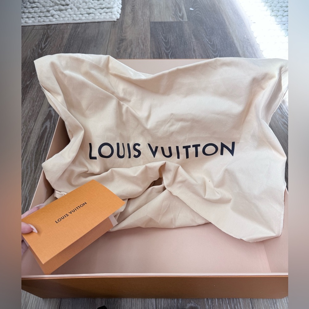 Louis Vuitton Neverfull MM - Picture 9 of 9